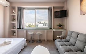 Aristotle Spot, City View Apartment By Binobi!